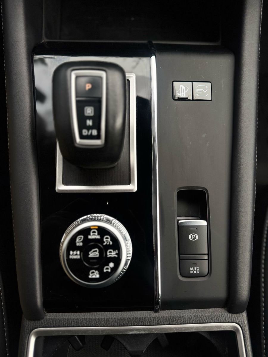 Used 2024 Mitsubishi Outlander 4WD Plug-In Hybrid image 18