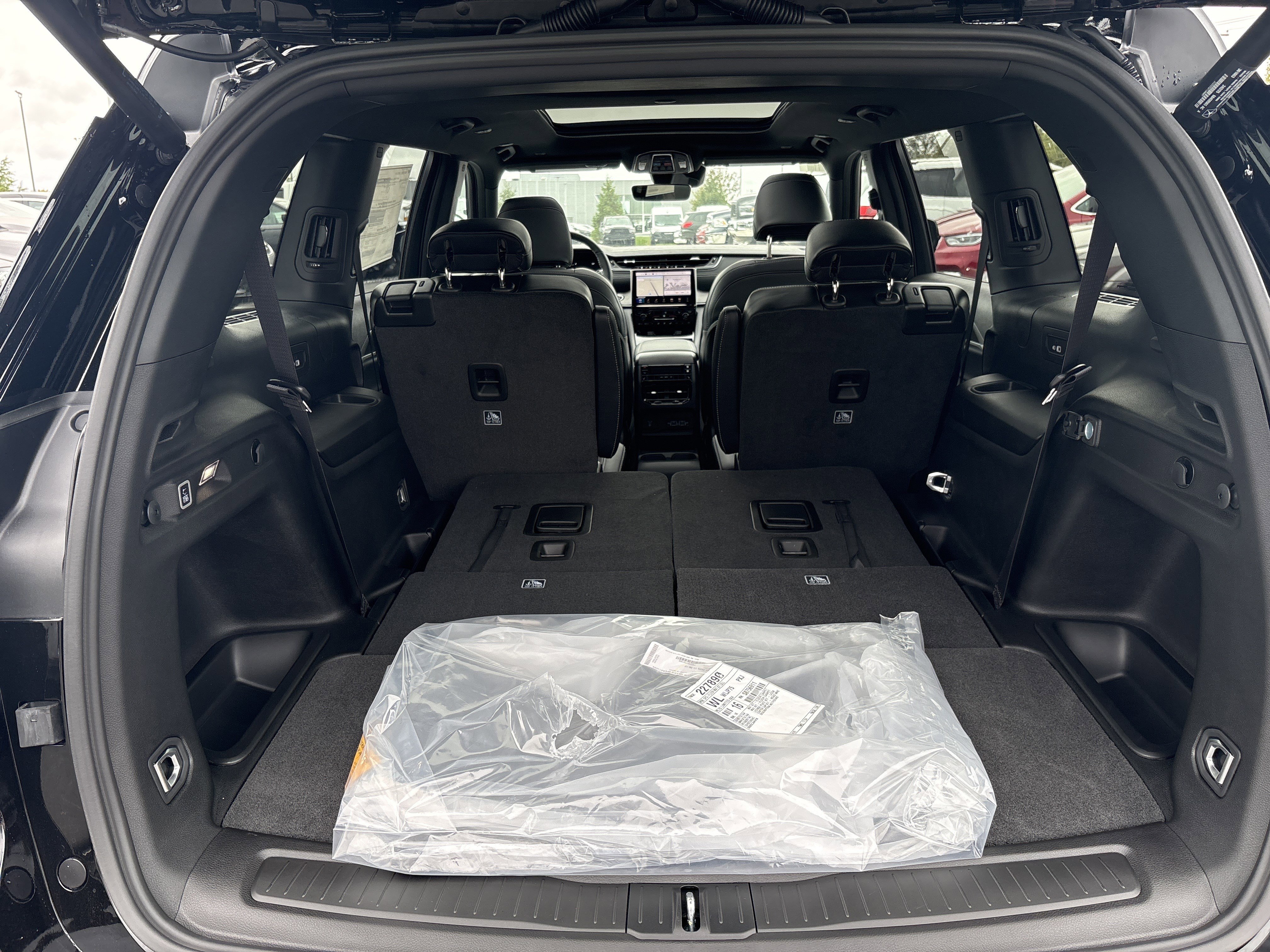 New 2025 Jeep Grand Cherokee L Limited w/ Black Appearance Package image 13