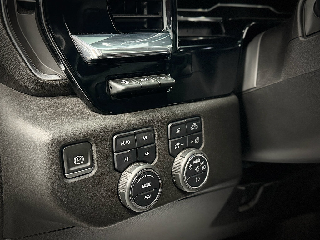 Used 2024 Chevrolet Silverado 2500 High Country w/ High Country Premium Package AWD/4WD image 15