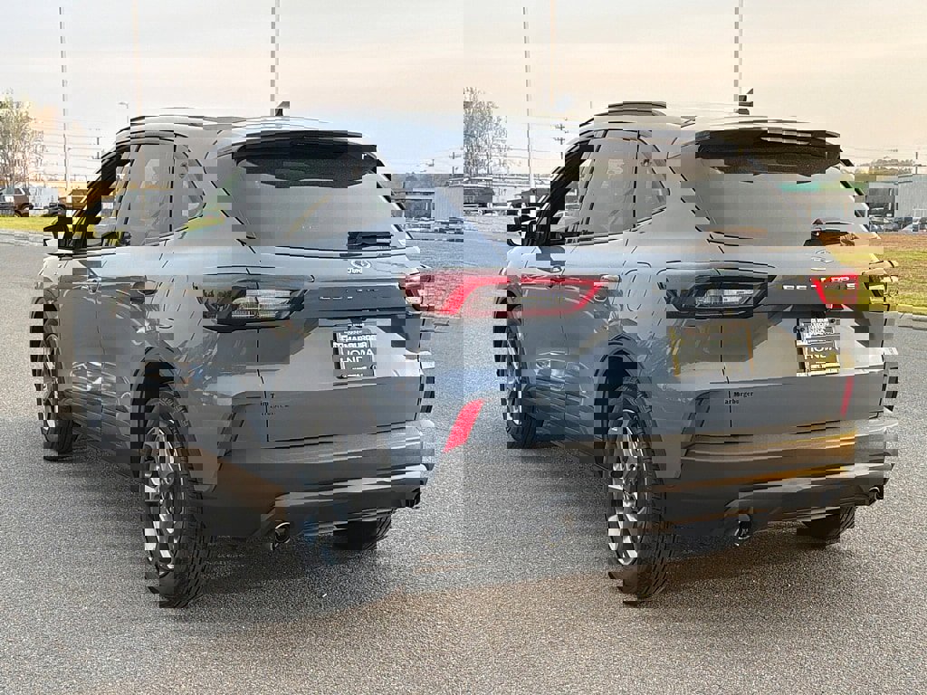 Used 2025 Ford Escape ST-Line FWD image 4