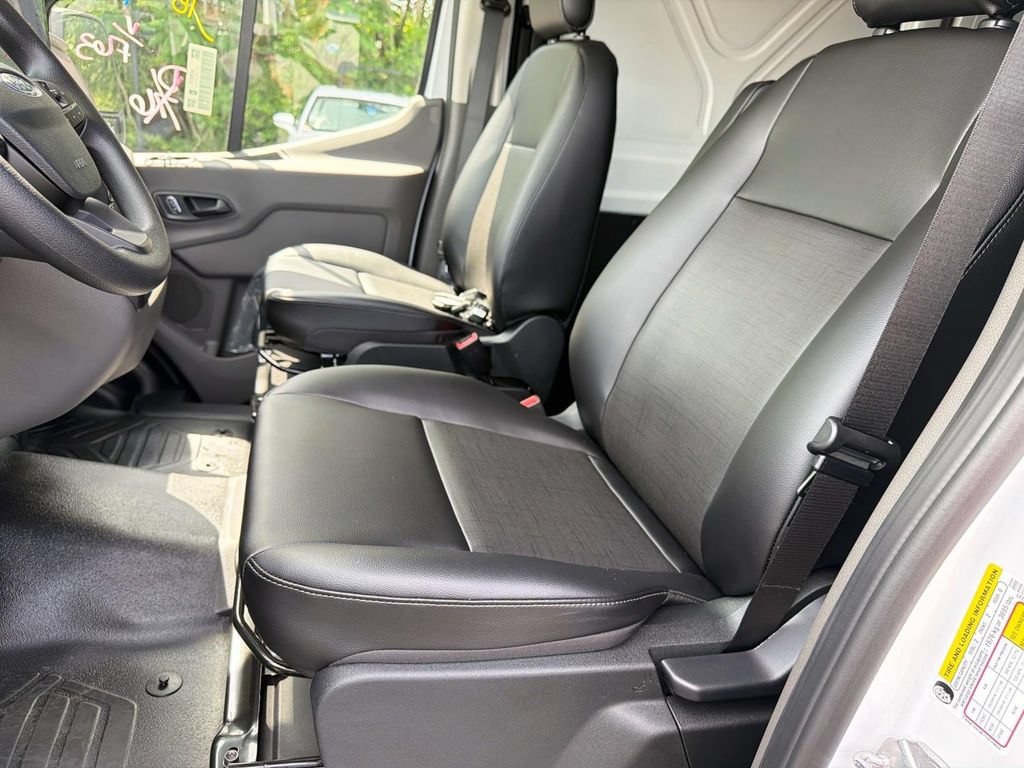 New 2026 Ford Transit 250 148 Medium Roof RWD image 32