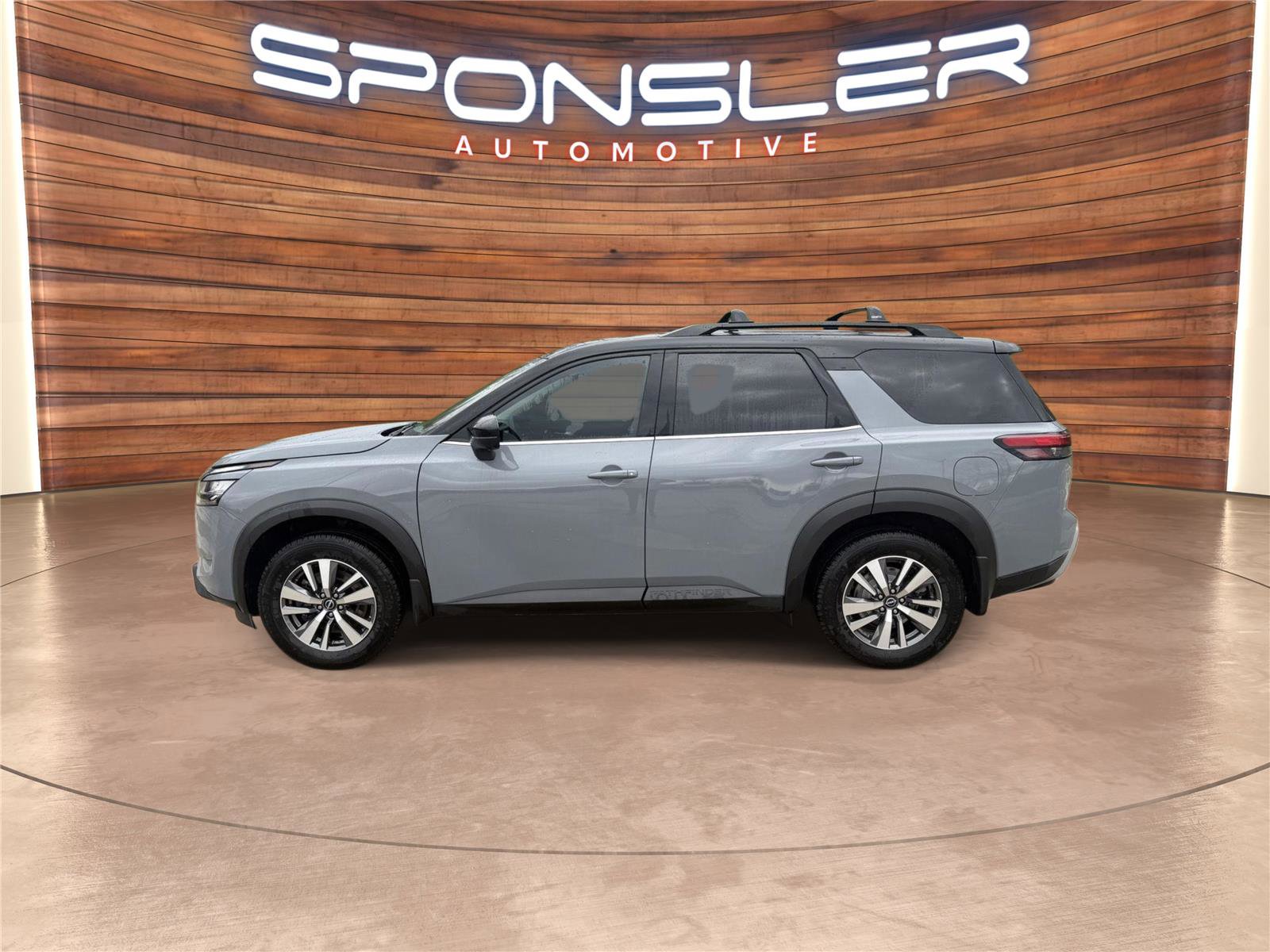 Used 2024 Nissan Pathfinder SL image 2