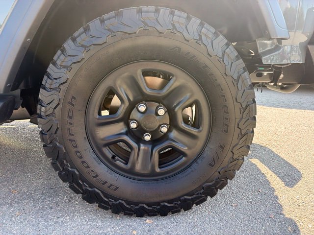 Used 2025 Jeep Wrangler Sport AWD/4WD image 4