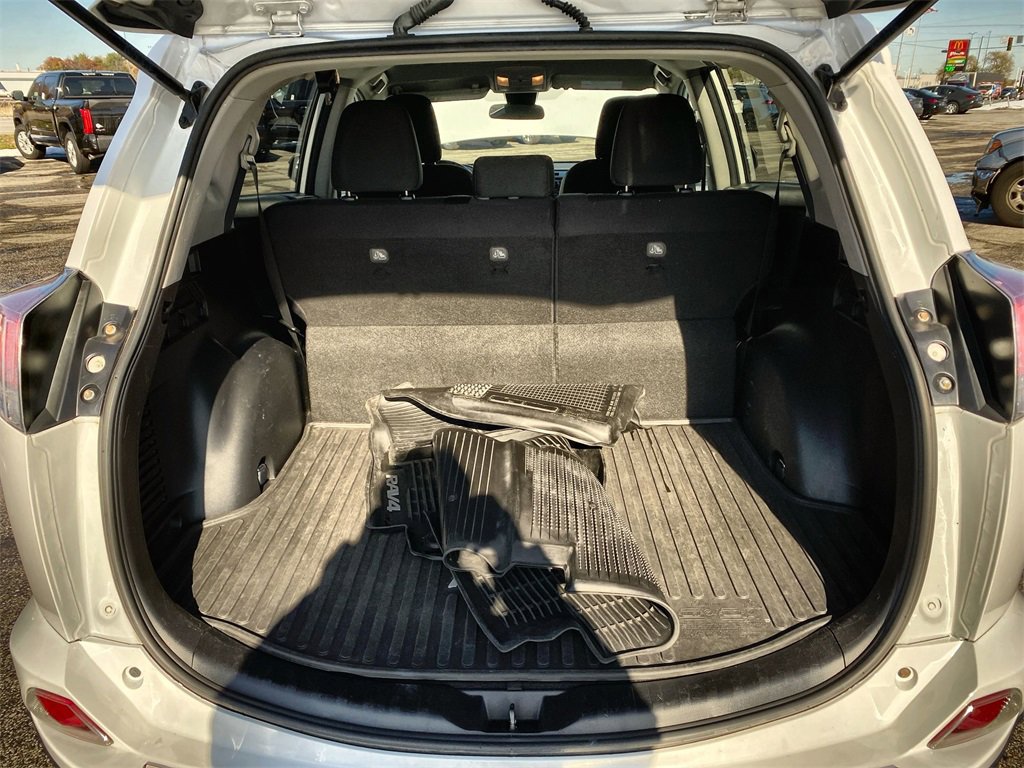 Used 2017 Toyota RAV4 LE image 18