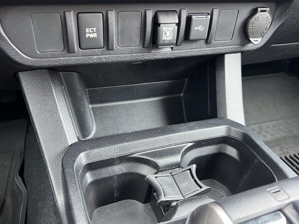 Used 2020 Toyota Tacoma SR5 AWD/4WD image 32