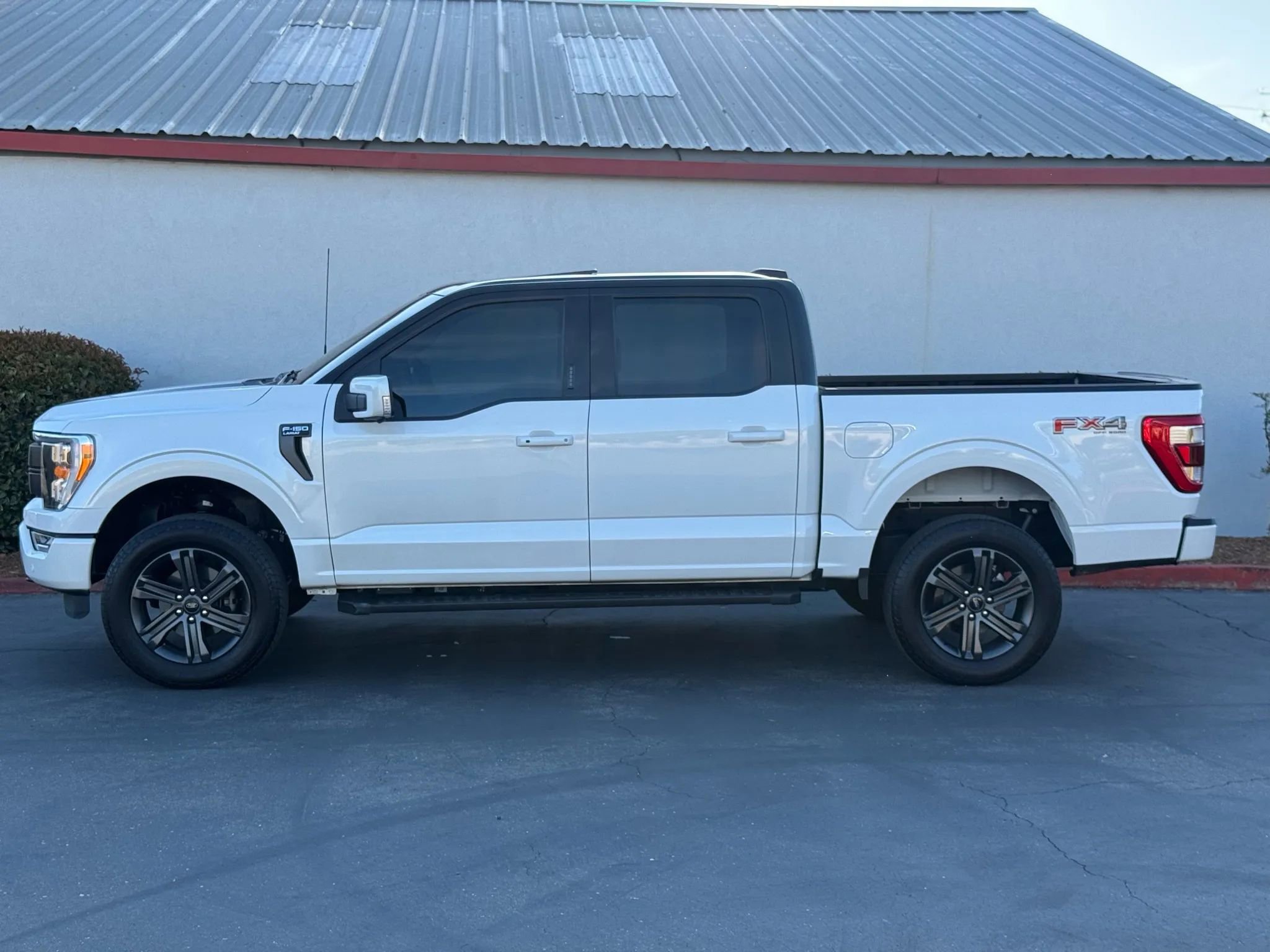 Used 2023 Ford F150 Lariat w/ Max Trailer Tow Package image 3