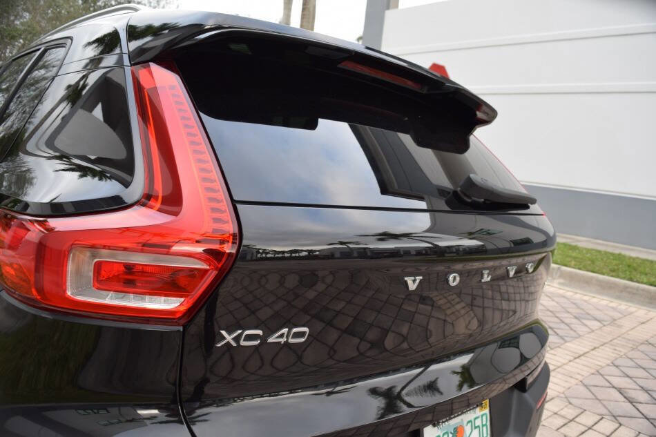 Used 2020 Volvo XC40 T5 Momentum w/ Protection Package Premier image 24