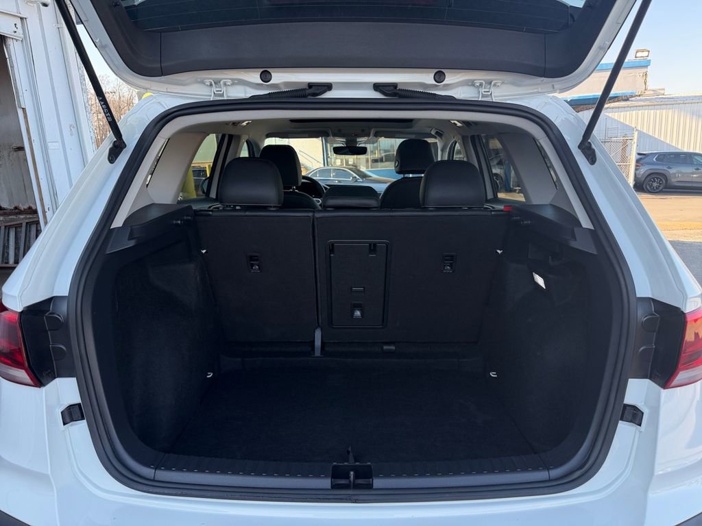 Used 2024 Volkswagen Taos SE image 30