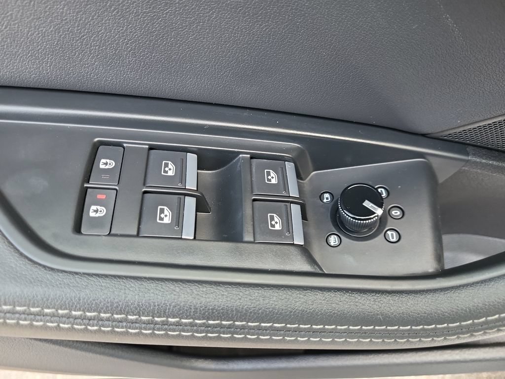 Used 2022 Audi e-tron Premium AWD/4WD image 11
