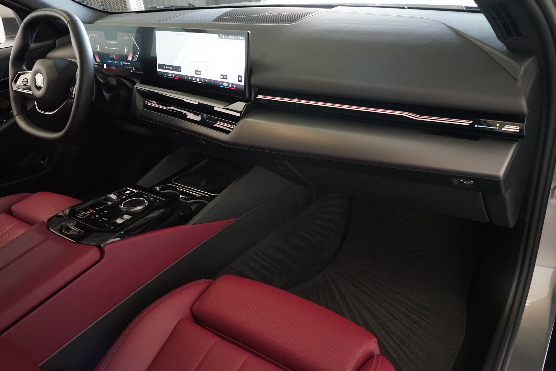 Used 2024 BMW 530i w/ Convenience Package RWD image 5