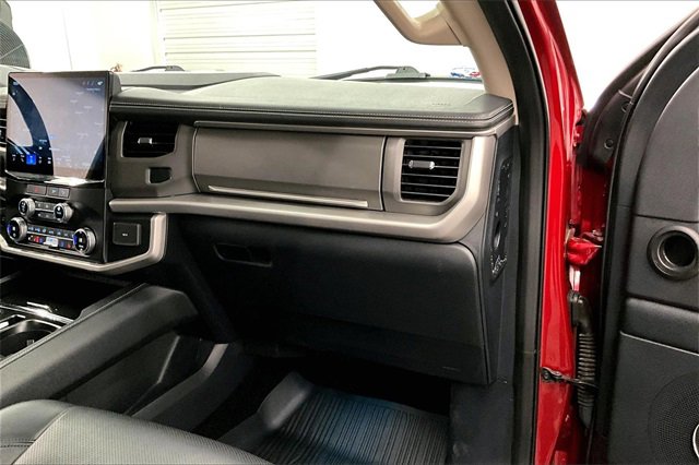 Used 2022 Ford Expedition XLT image 15