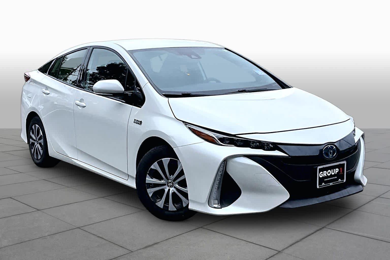 Certified 2020 Toyota Prius Prime LE FWD image 3