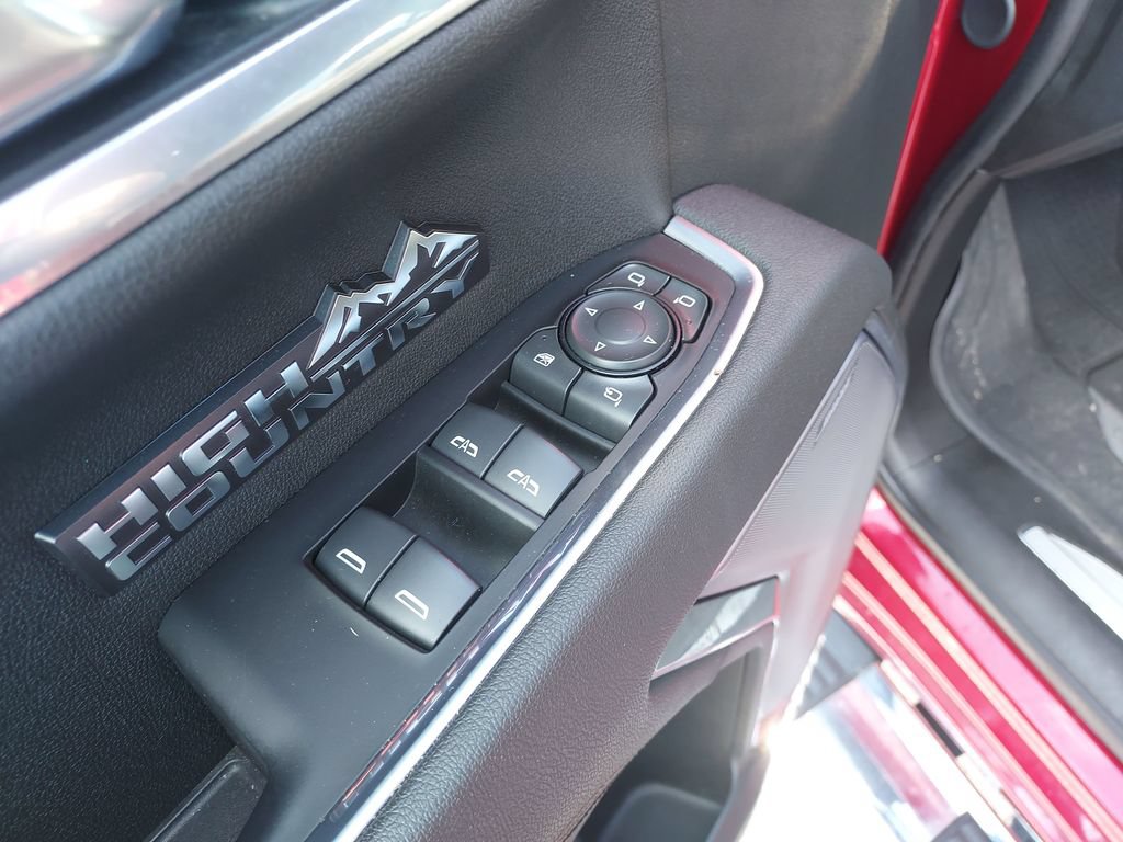 Used 2025 Chevrolet Silverado 1500 High Country w/ High Country Premium Package AWD/4WD image 19