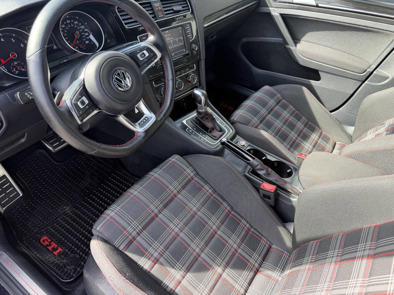 Used 2016 Volkswagen GTI S FWD image 17