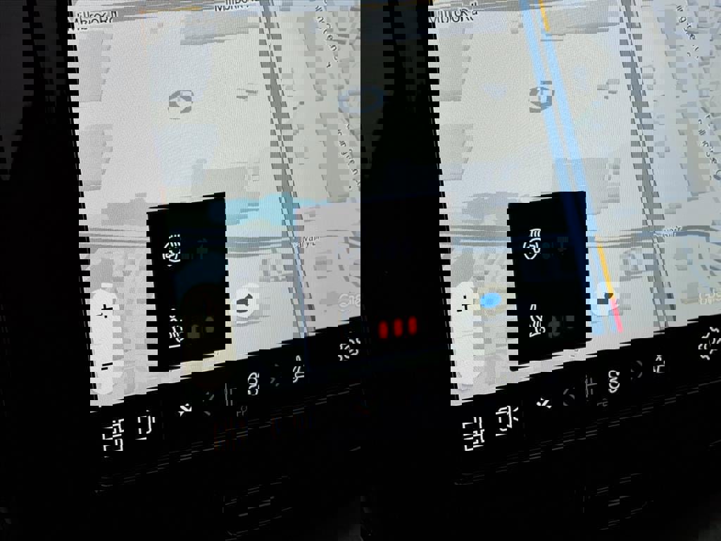 Certified 2025 Volvo XC60 B5 Plus image 22