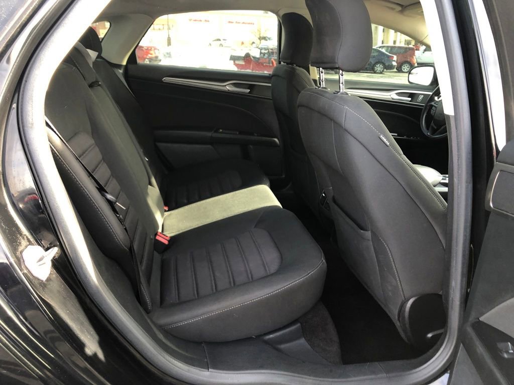 Used 2017 Ford Fusion SE image 24