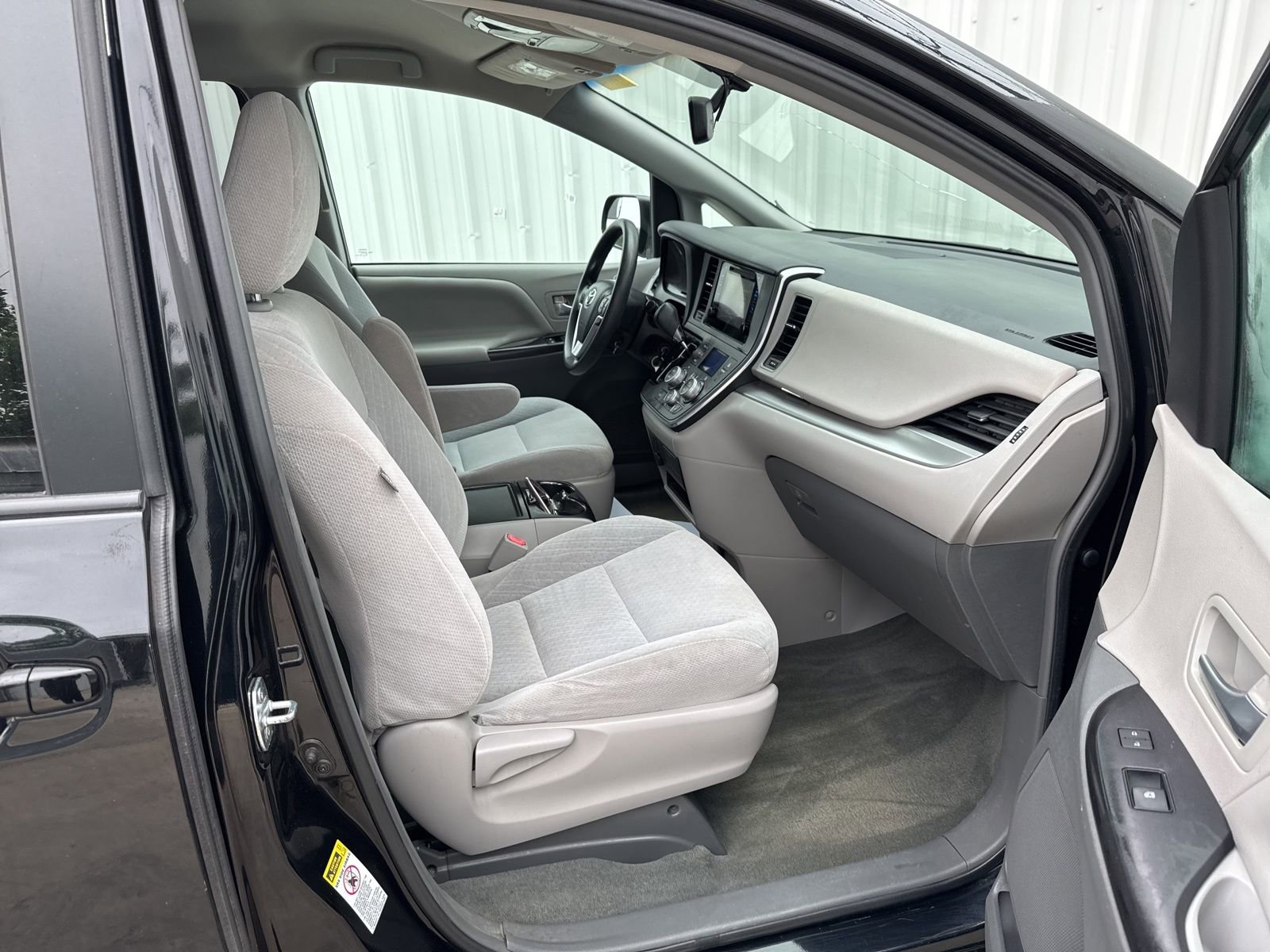 Used 2016 Toyota Sienna LE FWD image 14