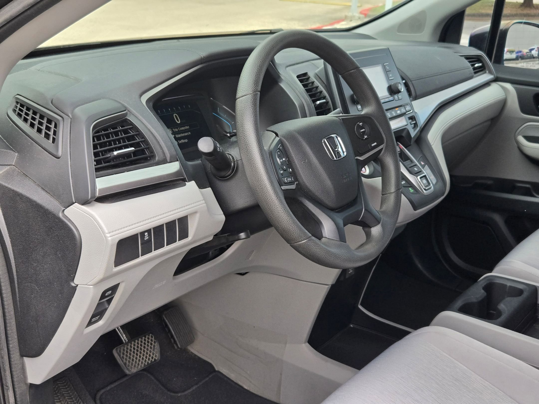 Used 2018 Honda Odyssey LX image 12