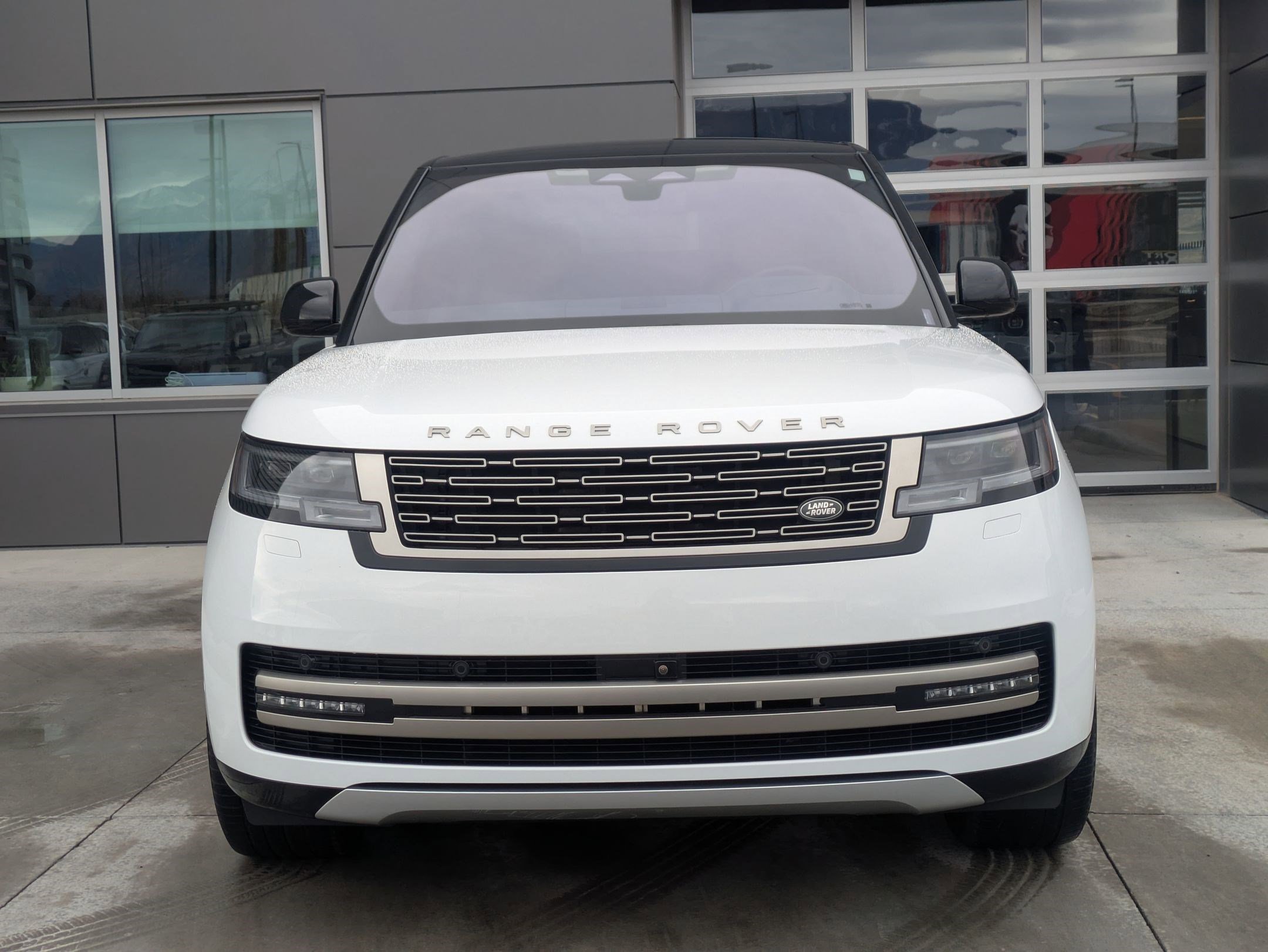 Certified 2023 Land Rover Range Rover SE image 2