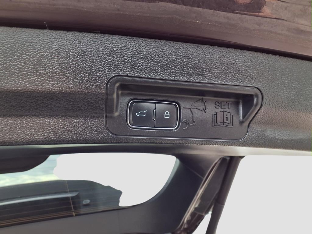 Used 2022 Ford Explorer XLT w/ Equipment Group 202A image 37