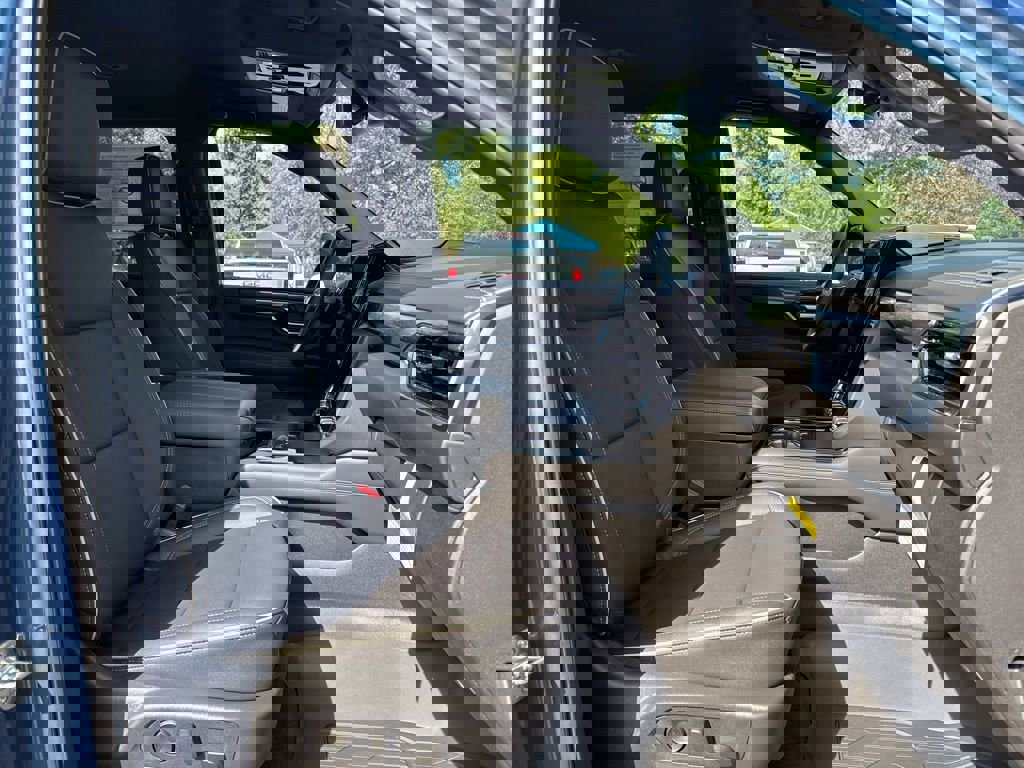 New 2026 GMC Yukon XL Elevation w/ LPO, Floor Liner Package image 15