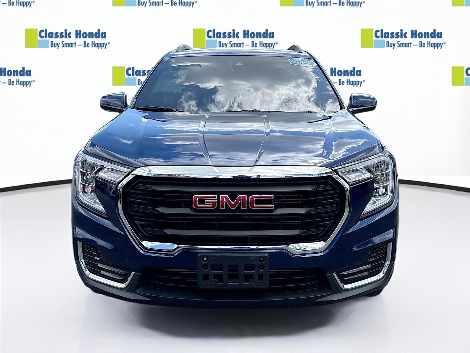 Used 2023 GMC Terrain SLE w/ Driver Convenience Package AWD/4WD image 2