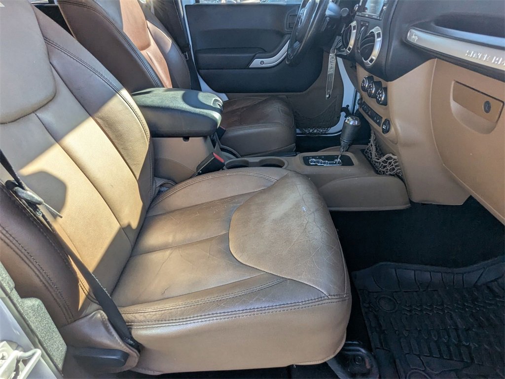 Used 2015 Jeep Wrangler Unlimited Sahara w/ Connectivity Group image 19