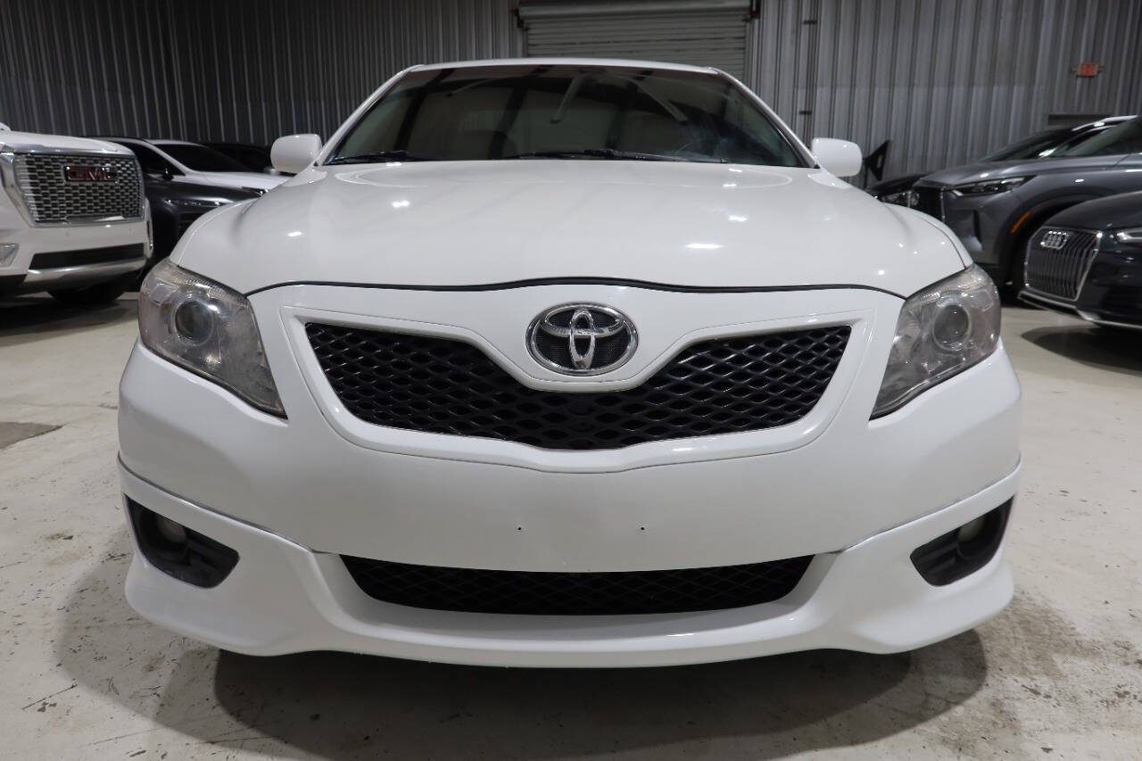 Used 2011 Toyota Camry SE w/ SE Extra-Value Pkg #1 FWD image 8