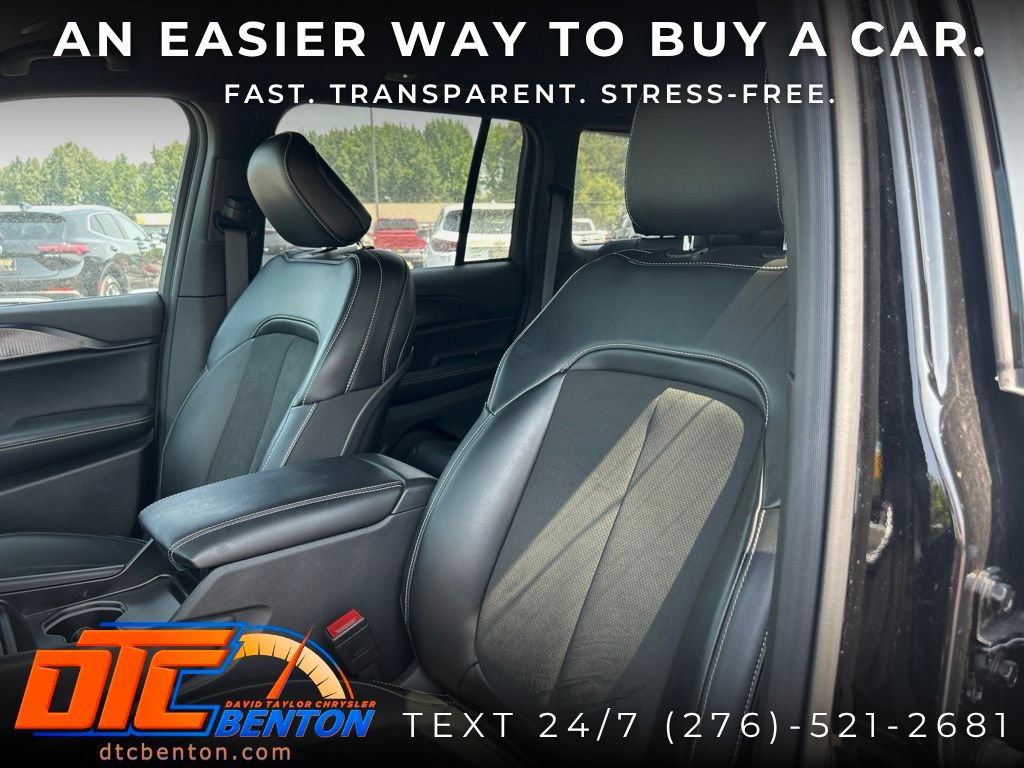 Used 2025 Jeep Grand Cherokee Altitude AWD/4WD image 8