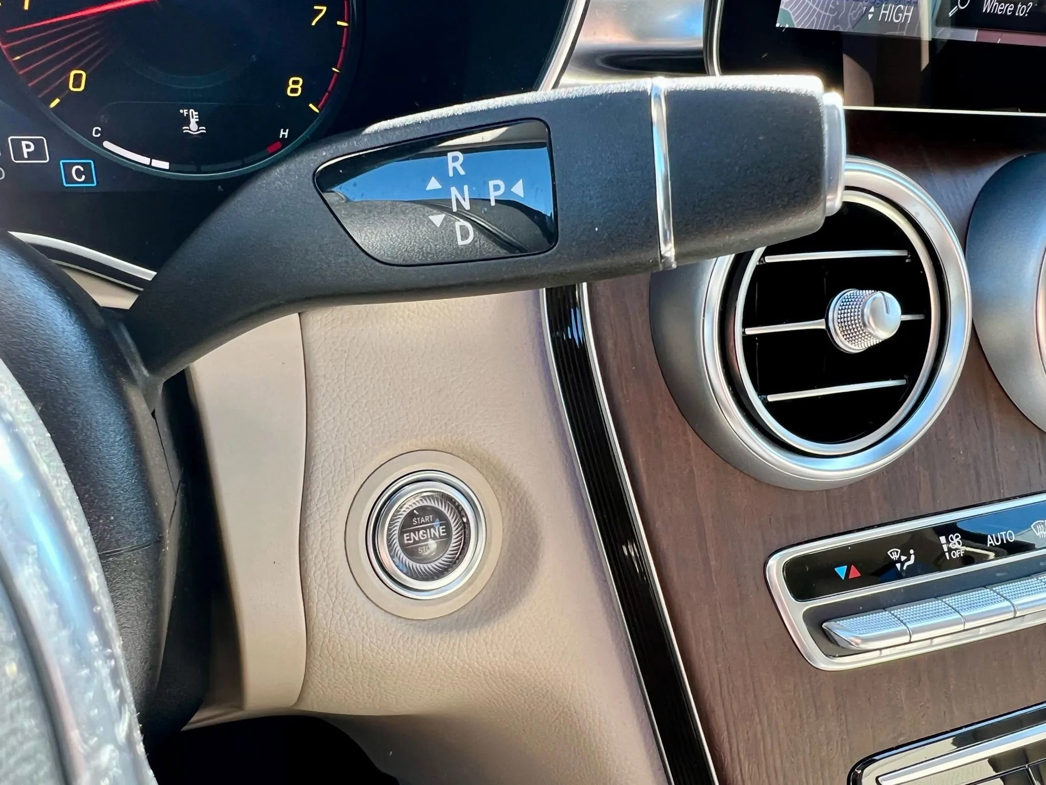 Used 2022 Mercedes-Benz GLC 300 4MATIC w/ Multimedia Package Lite image 31