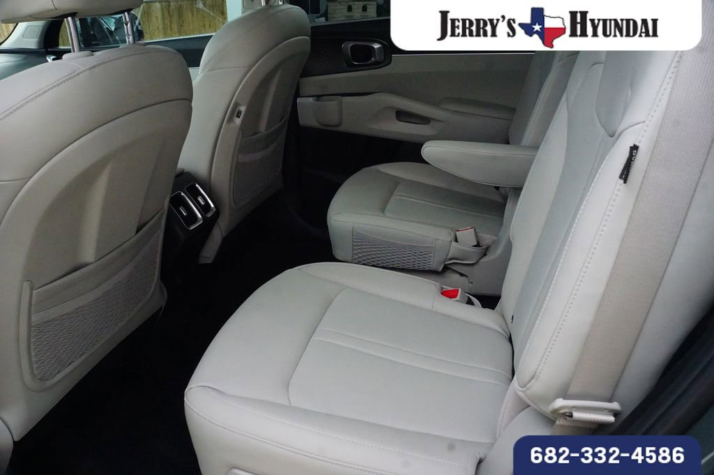 Used 2025 Kia Sorento EX image 22