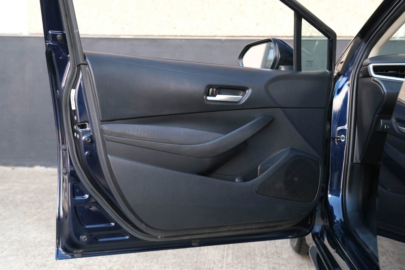 Used 2021 Toyota Corolla LE image 19