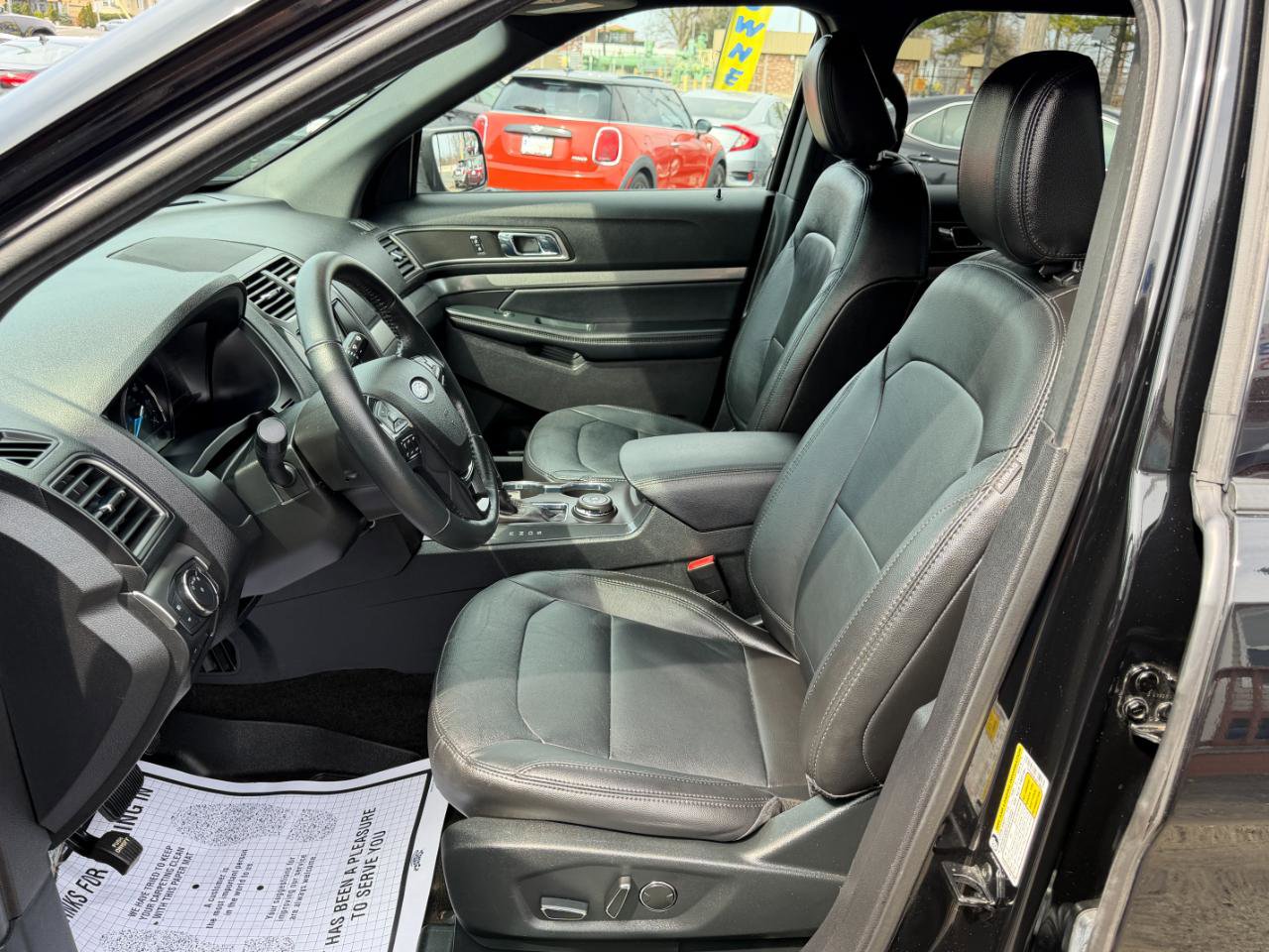 Used 2018 Ford Explorer XLT w/ Equipment Group 202A AWD/4WD image 12