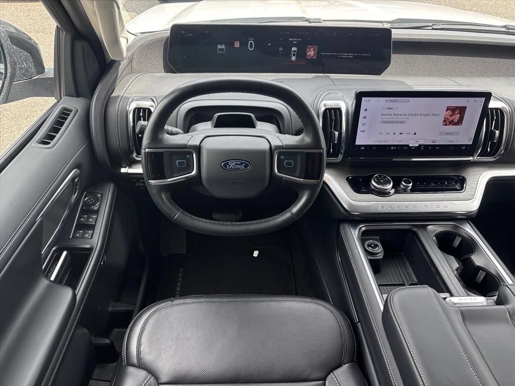 Used 2026 Ford Expedition Platinum w/ Driver's Package AWD/4WD image 14