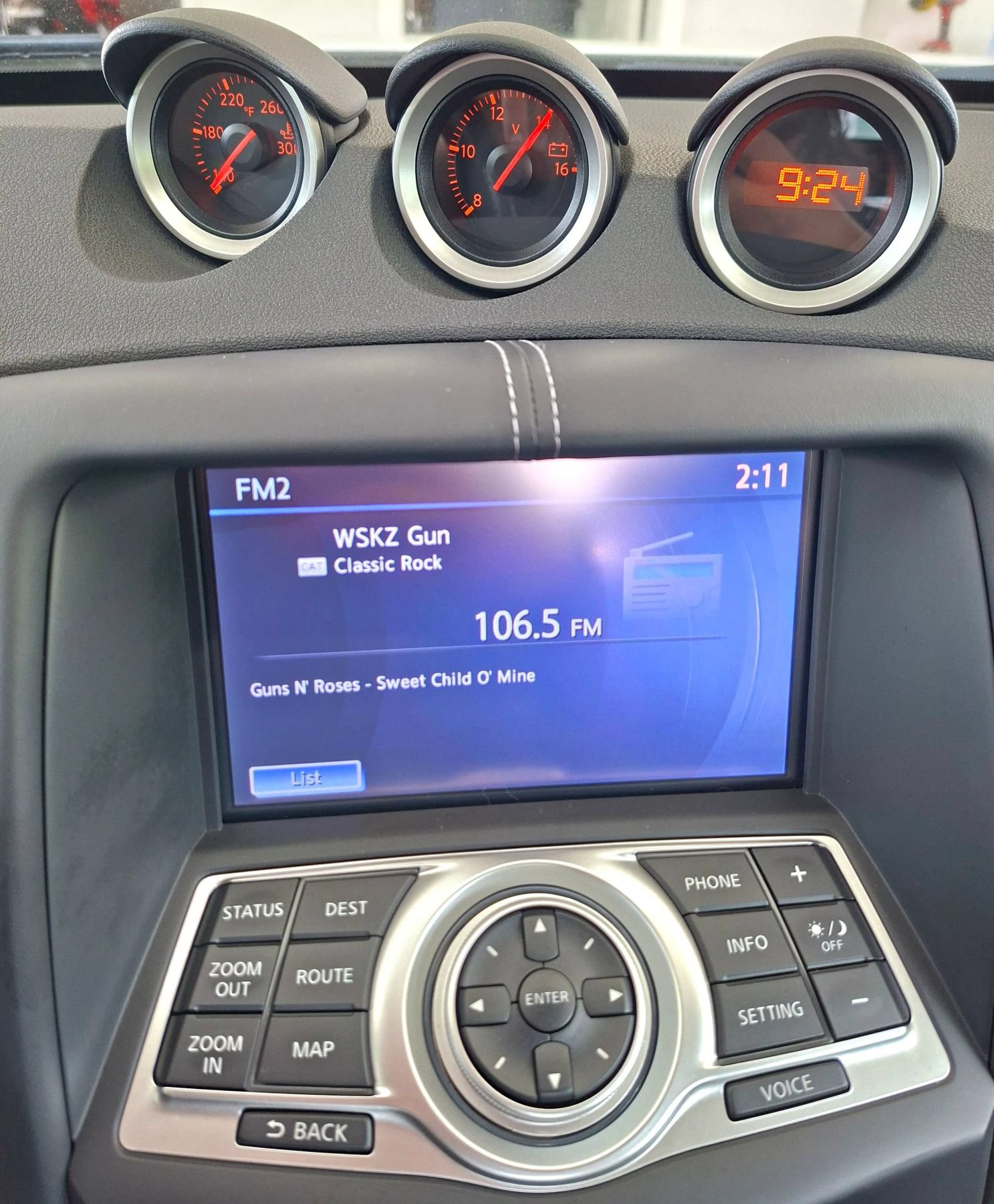 Used 2020 Nissan 370Z Touring Sport RWD image 15