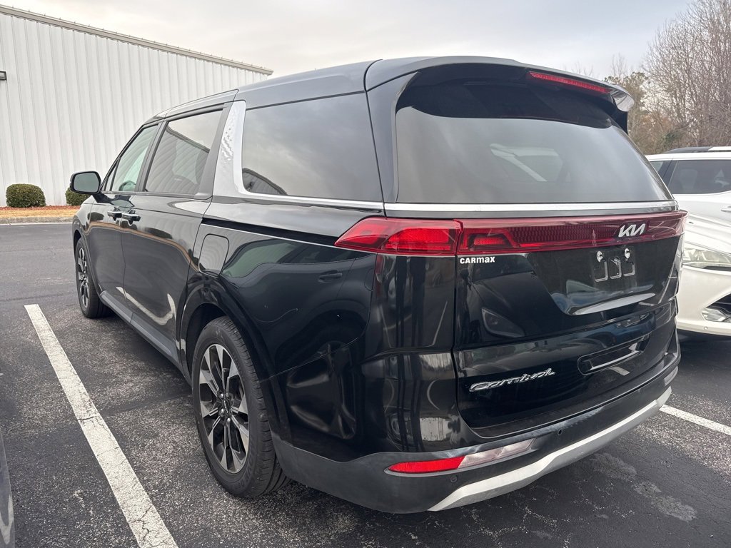 Used 2022 Kia Carnival EX image 2