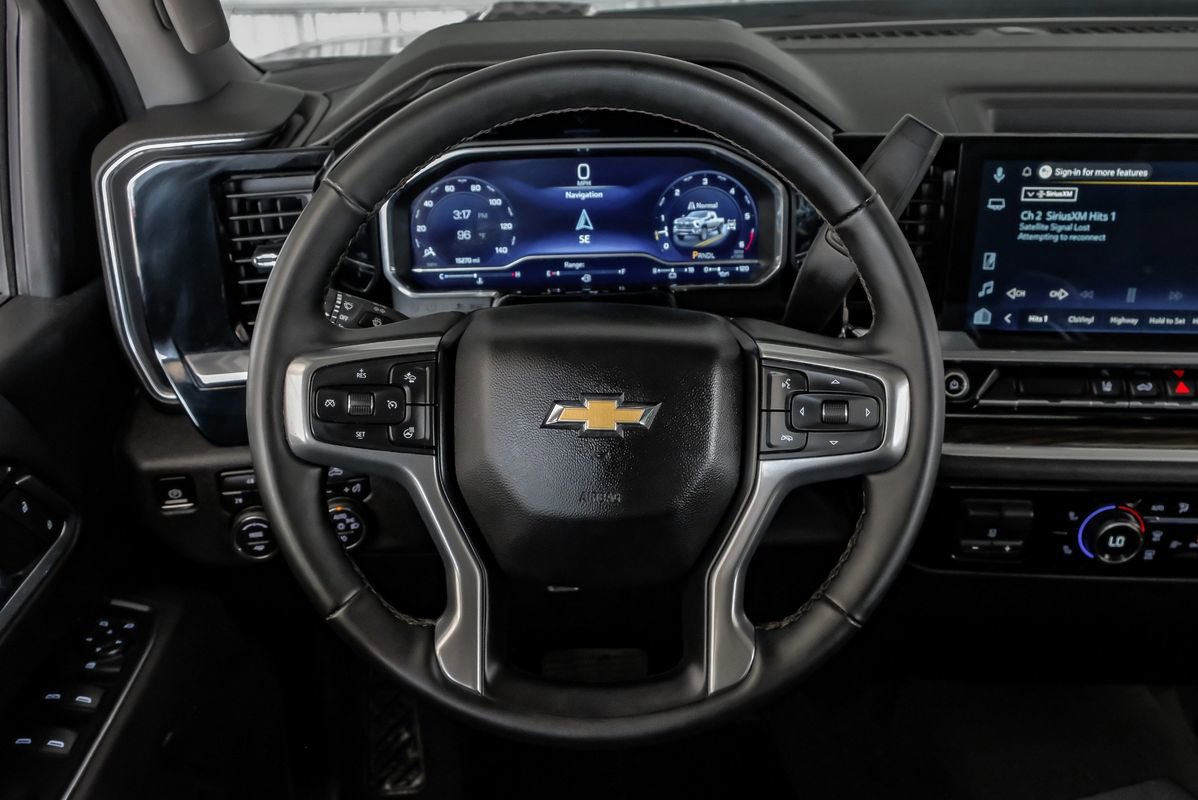 Used 2025 Chevrolet Silverado 2500 LT w/ Convenience Package image 16