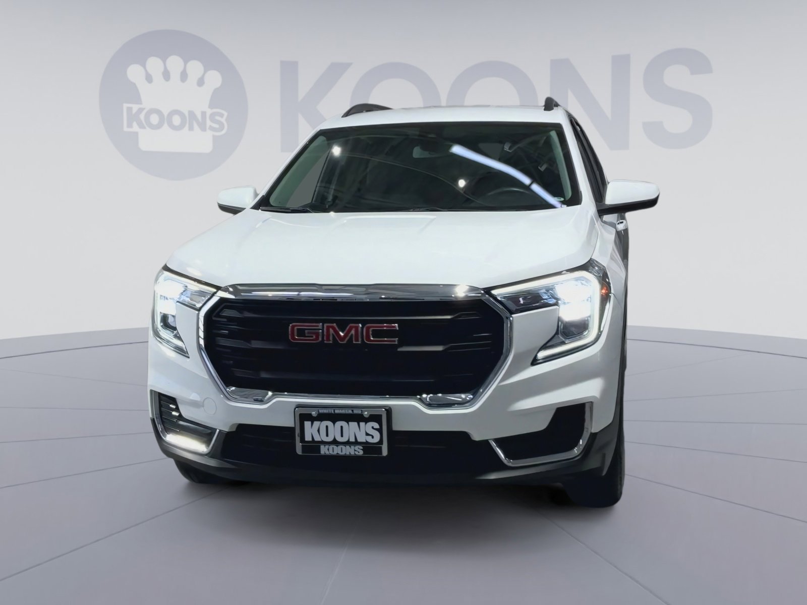 Used 2022 GMC Terrain SLE w/ Driver Convenience Package image 4