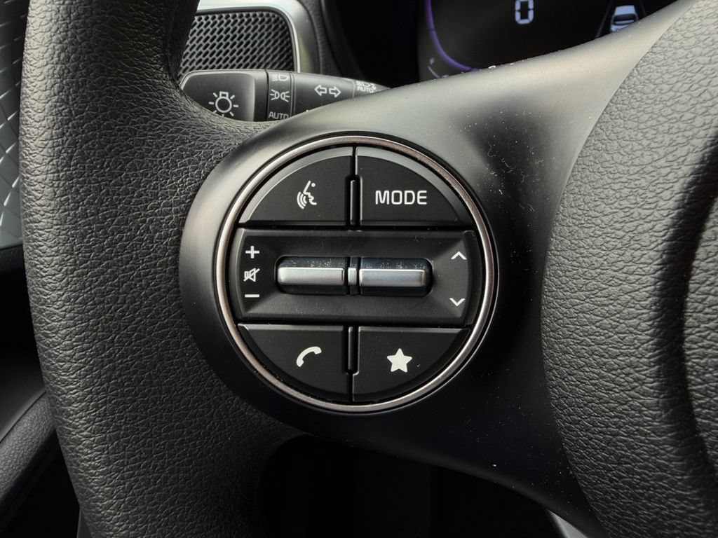 Used 2025 Kia Soul LX w/ LX Technology Package FWD image 19