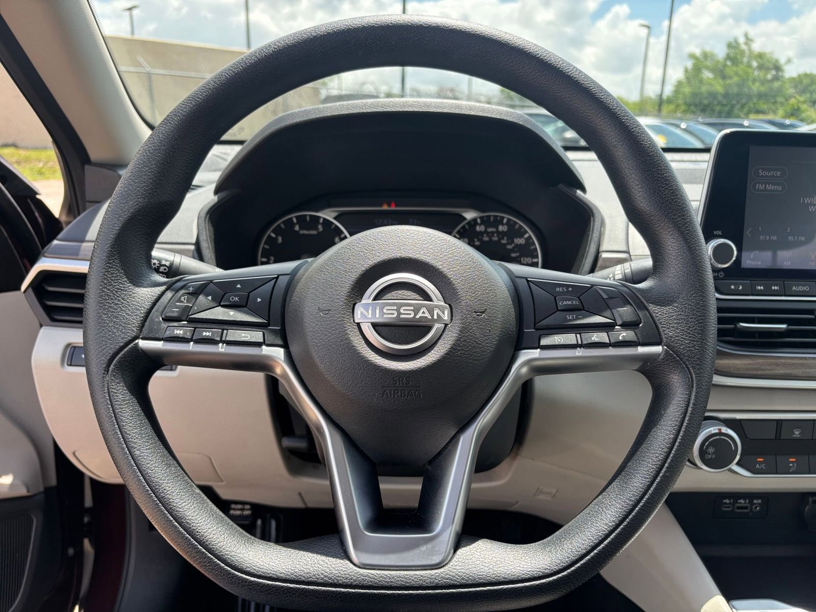 Used 2025 Nissan Altima 2.5 SV FWD image 27
