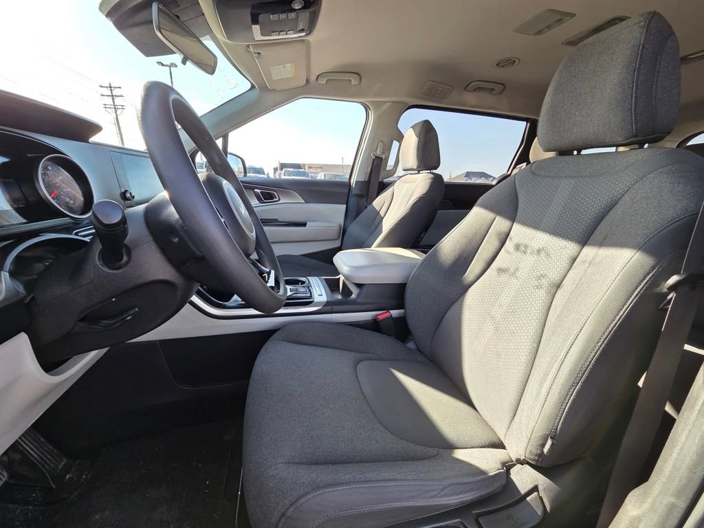 Used 2022 Kia Carnival LX image 24