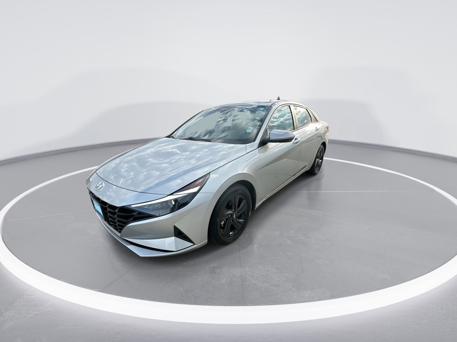 Used 2021 Hyundai Elantra SEL w/ Convenience Package image 4