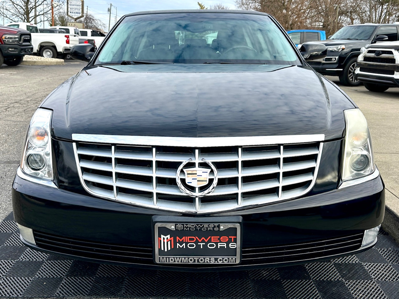 Used 2011 Cadillac DTS Limousine image 4