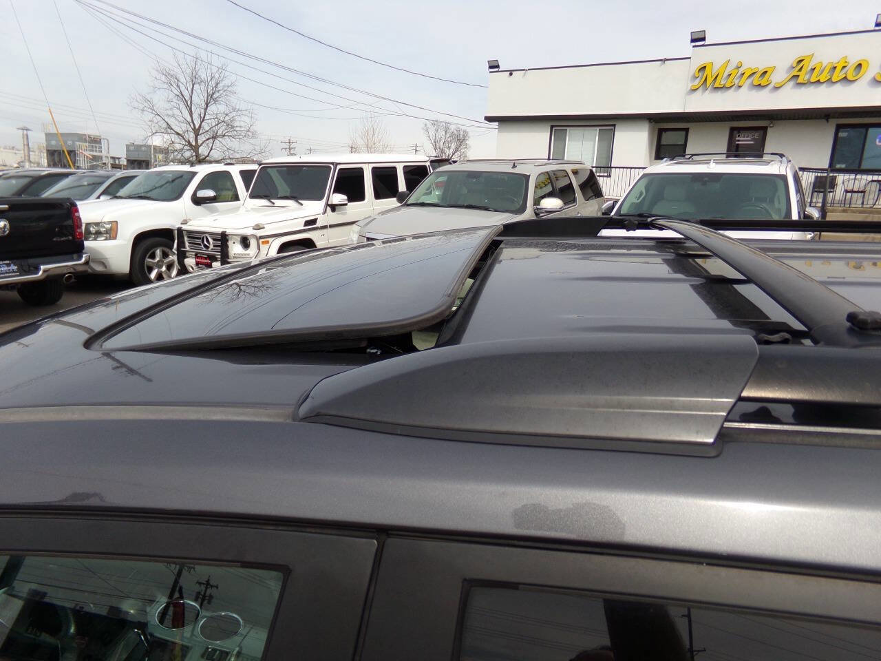 Used 2012 Toyota Highlander SE w/ Tow Pkg image 5