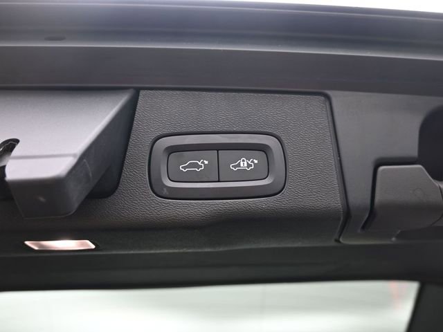 Used 2022 Volvo XC60 B5 Inscription w/ Advanced Package image 33