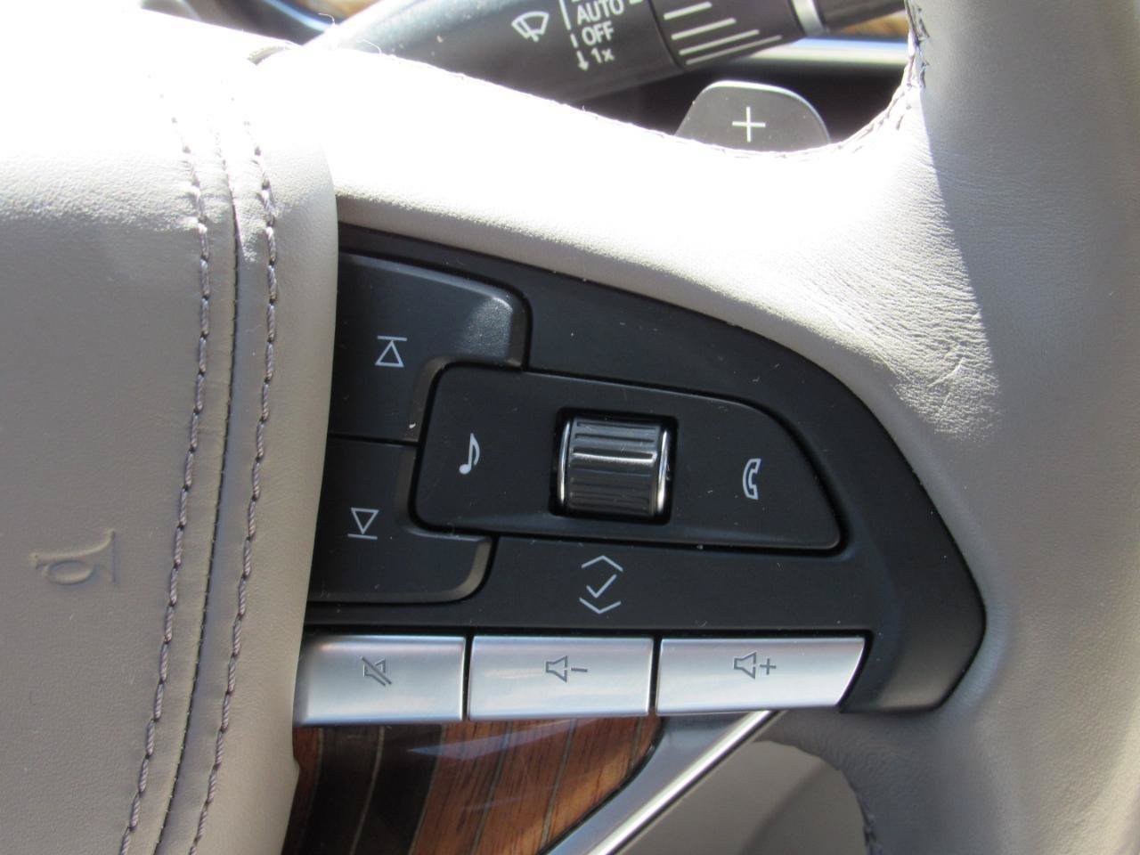 Used 2021 Cadillac Escalade Premium Luxury Platinum AWD/4WD image 25