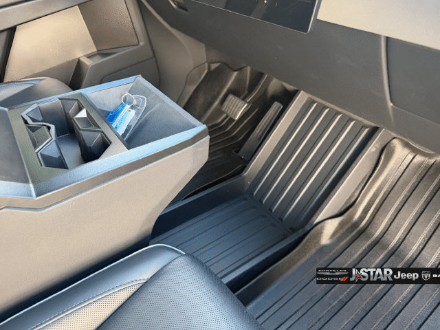 Used 2024 Tesla Cybertruck AWD Crew Cab image 19