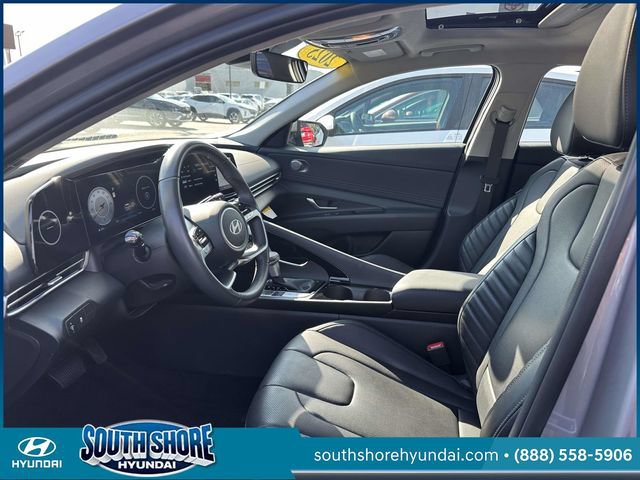 Certified 2025 Hyundai Elantra Limited w/ Cargo Package FWD image 18