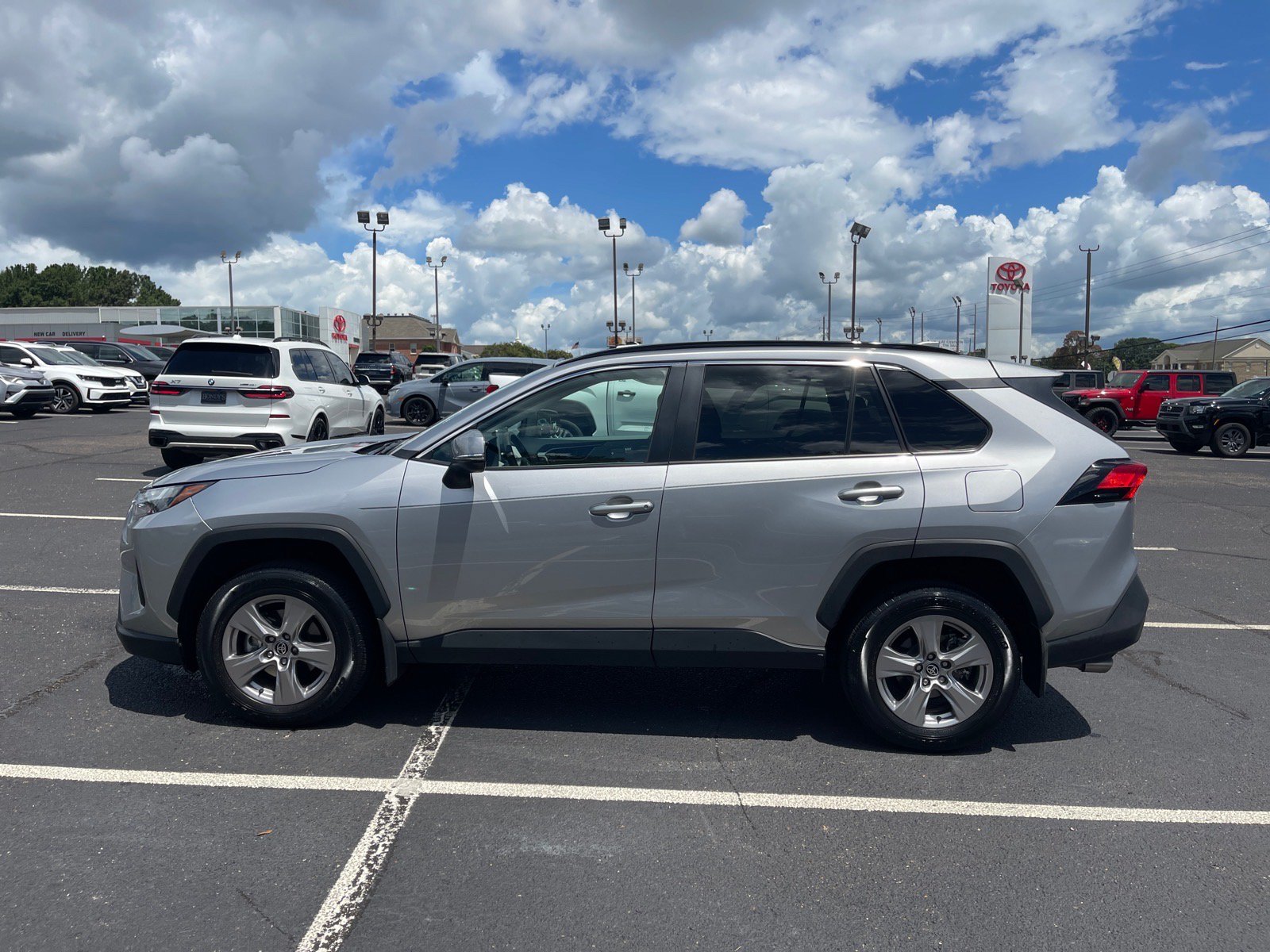 Used 2025 Toyota RAV4 XLE w/ Convenience Package FWD image 13