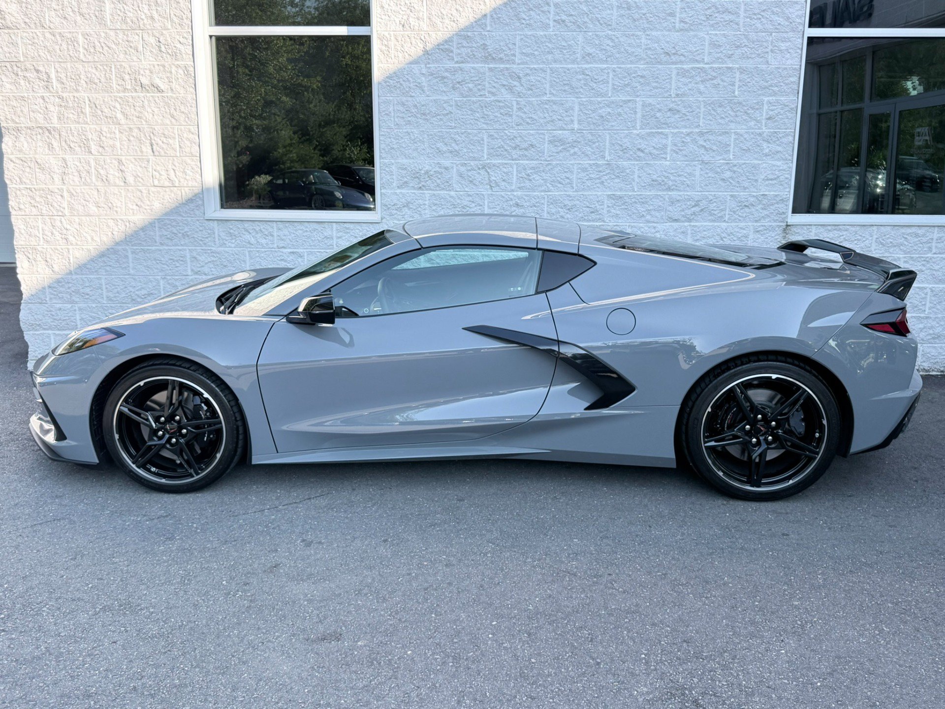 Used 2024 Chevrolet Corvette Stingray Preferred Cpe w/ Z51 Performance Package RWD image 4